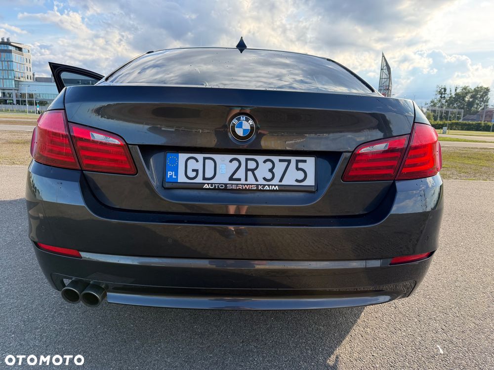 BMW Seria 5 525d xDrive - 26