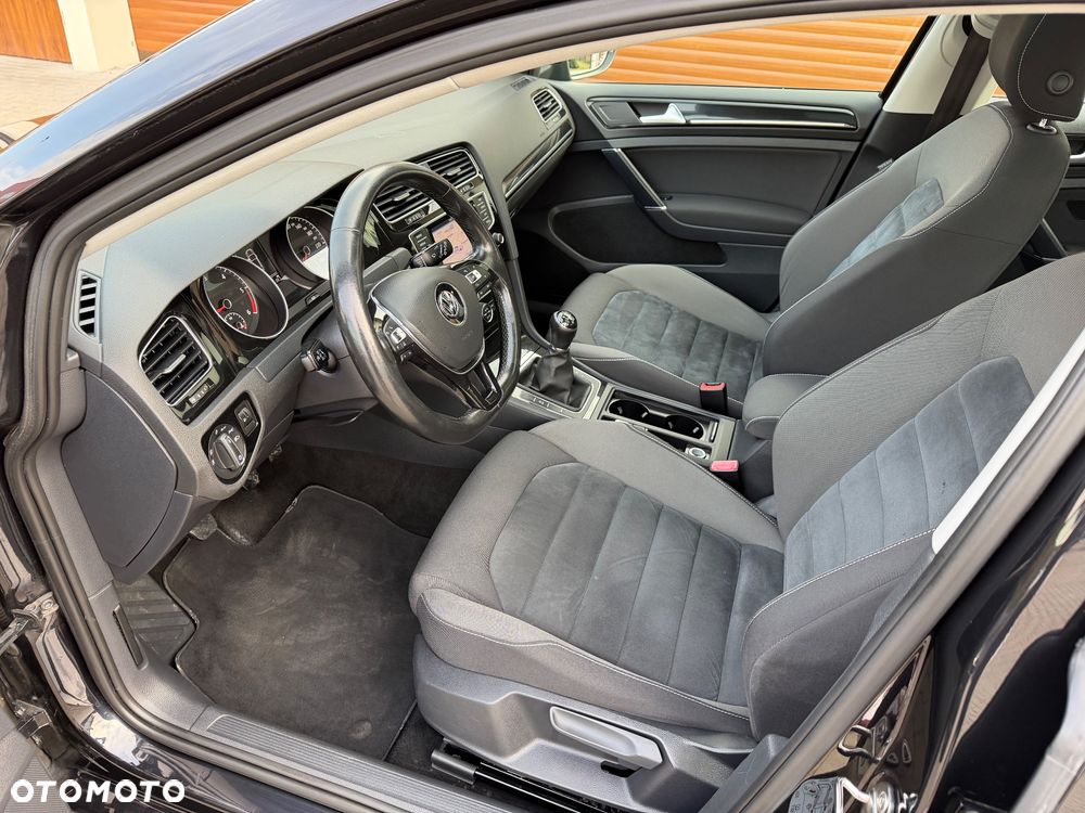 Volkswagen Golf 1.6 TDI DPF Highline - 17