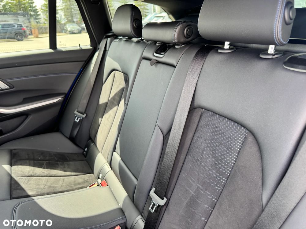 BMW Seria 3 320d xDrive MHEV M Sport sport - 36