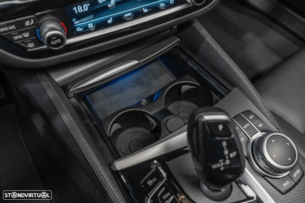BMW 530 e Pack Desportivo M - 17