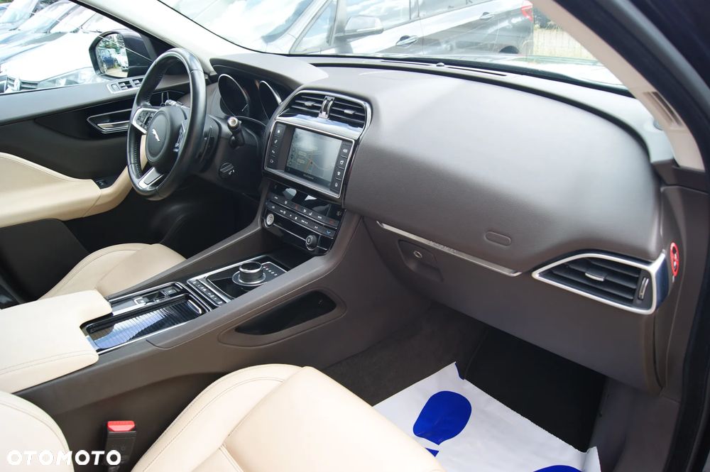 Jaguar F-Pace 30d AWD Prestige - 32