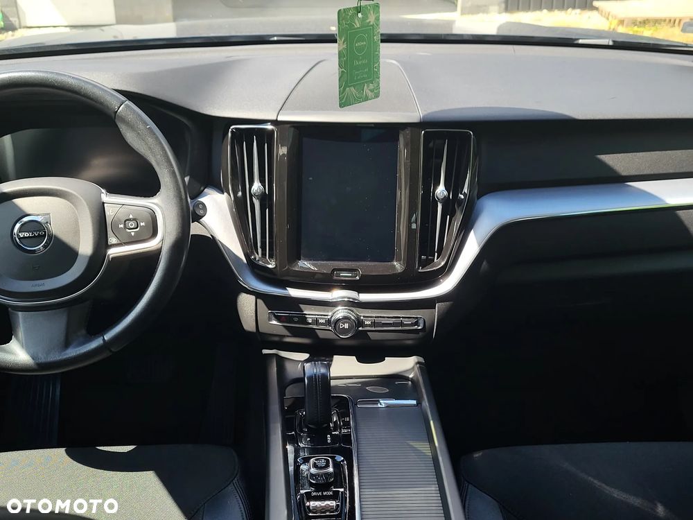 Volvo XC 60 B4 D AWD Momentum - 9