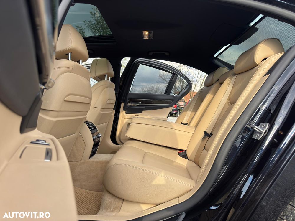 BMW Seria 7 740d Edition Exclusive - 36