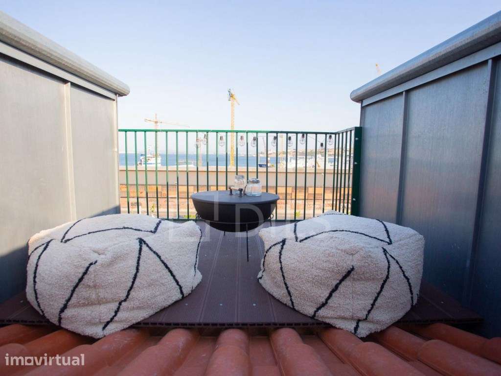 Apartamento T3 duplex na Avenida 24 de Julho, Lisboa - Grande imagem: 3/21