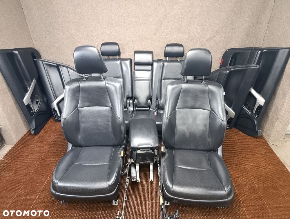 TOYOTA LAND CRUISER 150 18-24r Kanapy Fotele Boczki Tunel - 1