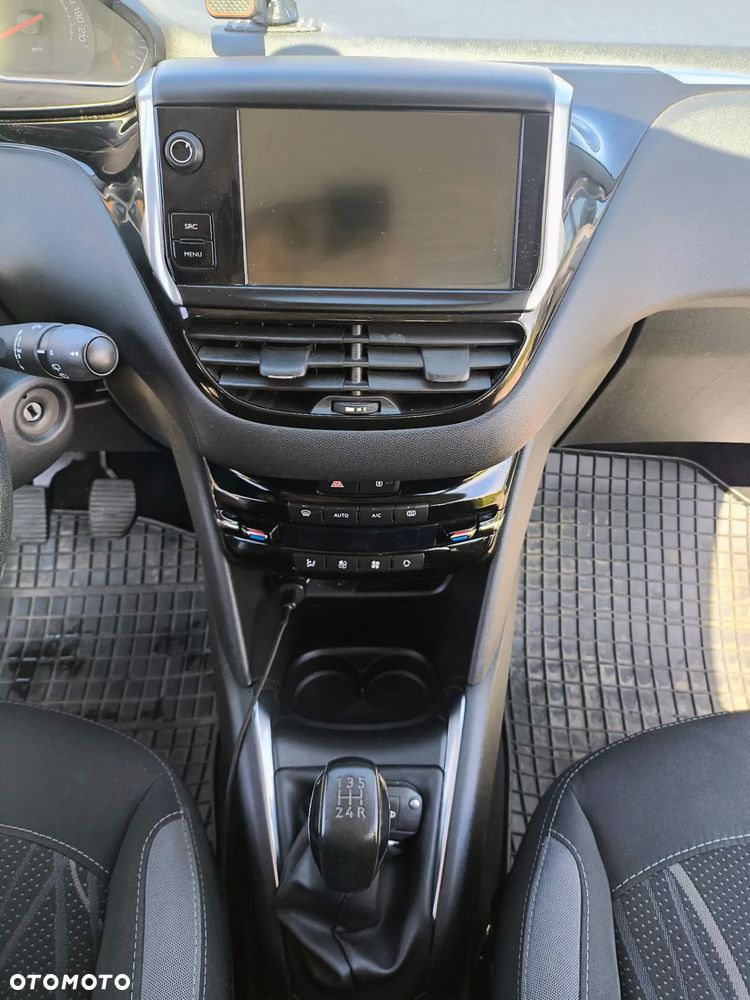 Peugeot 208 - 9