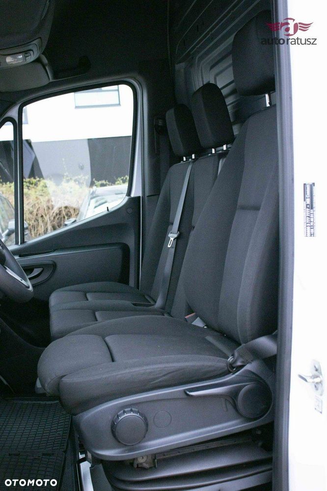 Mercedes-Benz Sprinter - 25