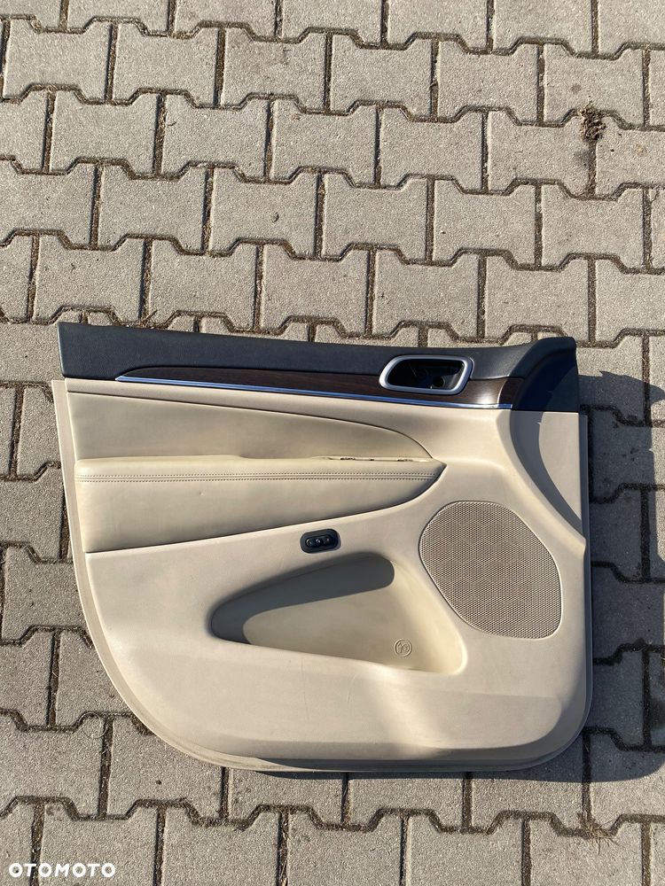 Jeep Grand Cherokee - 25