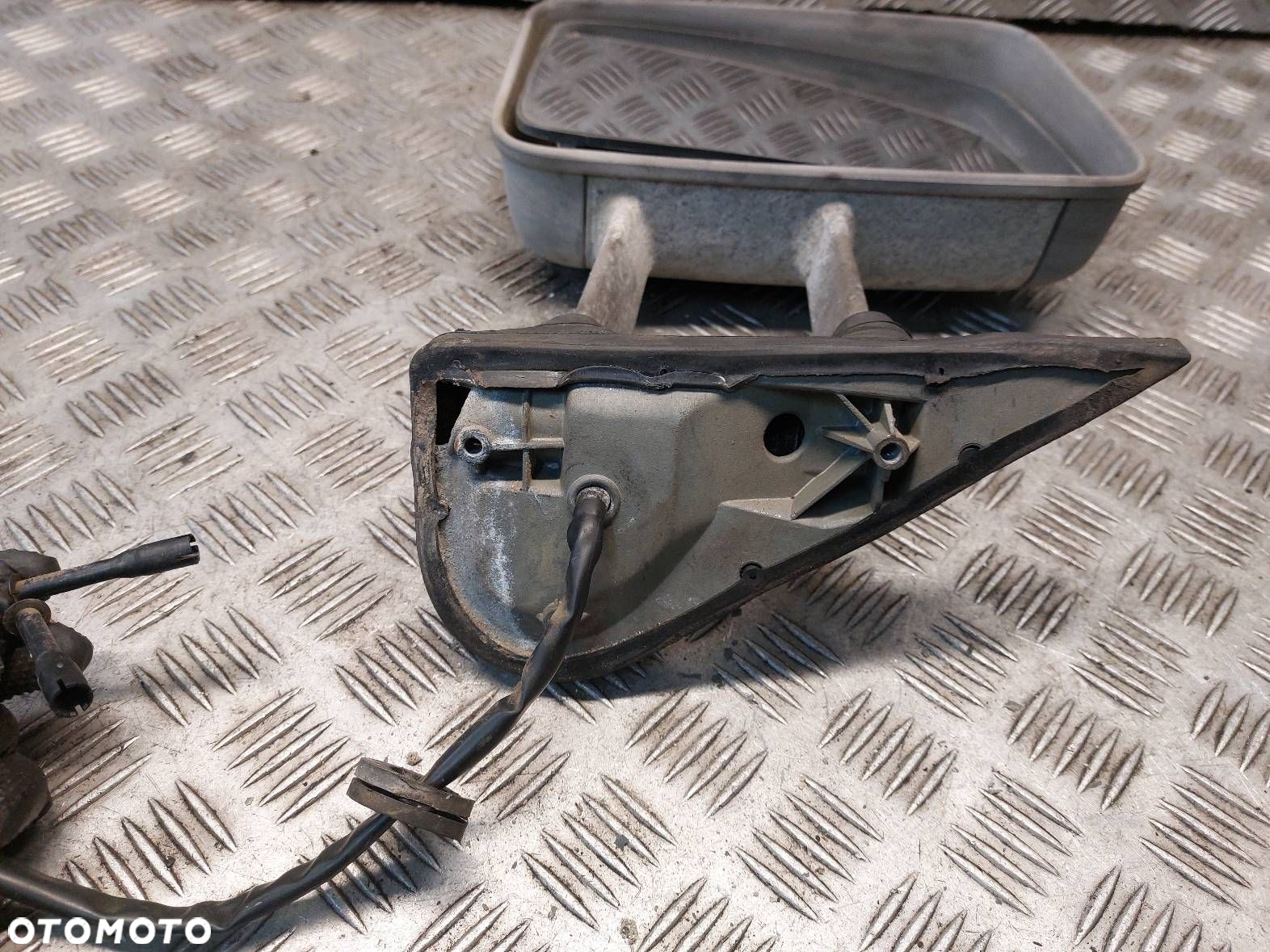 LUSTERKO LEWE ELEKTRYCZNE IVECO DAILY II LIFT 2 PIN - 4