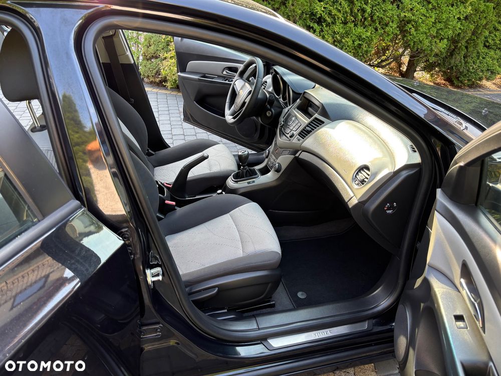Chevrolet Cruze 1.6 LS - 16