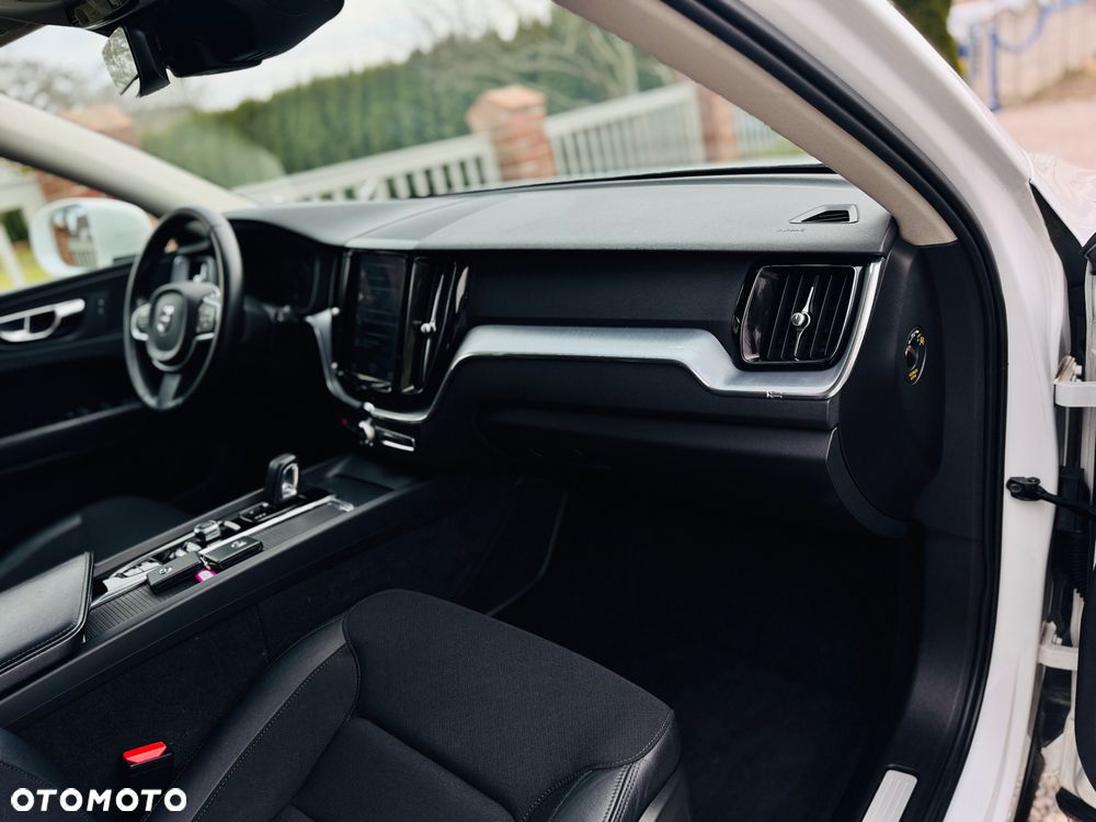 Volvo XC 60 B4 D AWD Geartronic Momentum Pro - 9