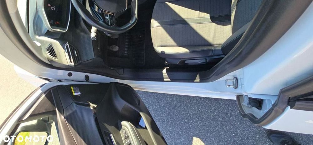 Peugeot 208 - 36