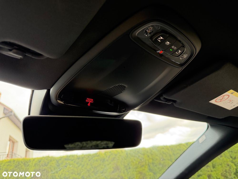 Volvo V40 D2 Drive-E R-Design Momentum - 14