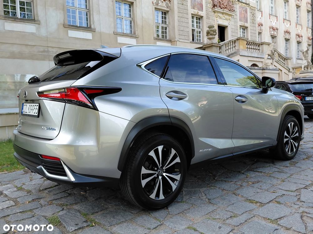 Lexus NX 300h Prestige AWD - 4