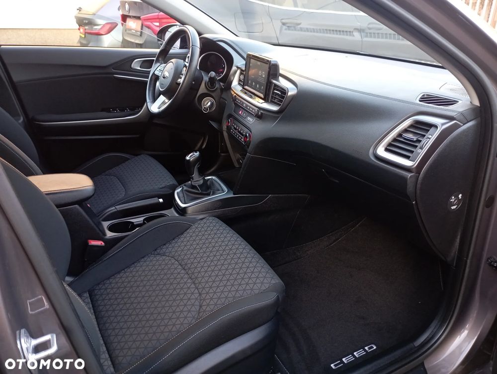 Kia Ceed 1.4 L - 9
