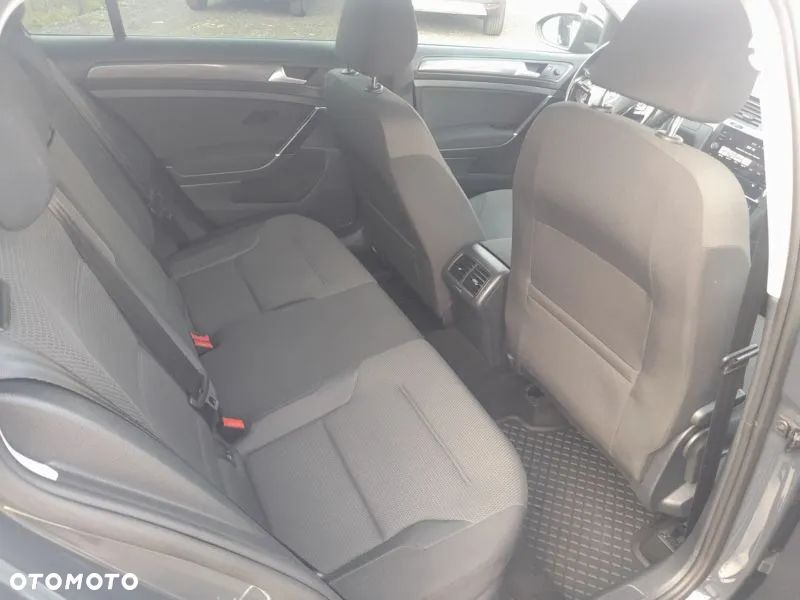 Volkswagen Golf - 22