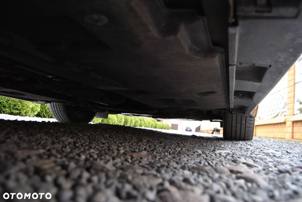 Toyota Avensis 1.6 Sol - 31