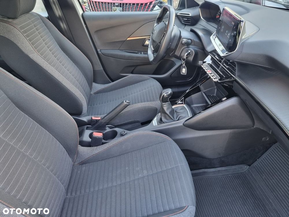 Peugeot 208 - 19