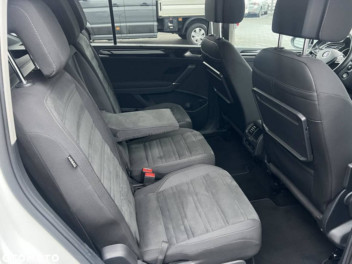 Volkswagen Touran - 29