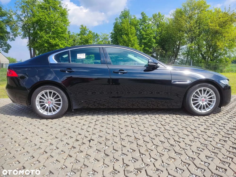 Jaguar XE E-Performance Pure - 4