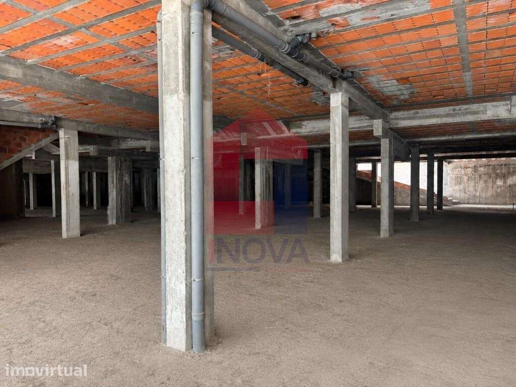 Espaço com 1.070m2 e projeto para 5 apartamentos + armazém | Excelente - Grande imagem: 4/15