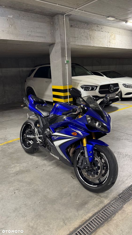 Yamaha R1 - 16