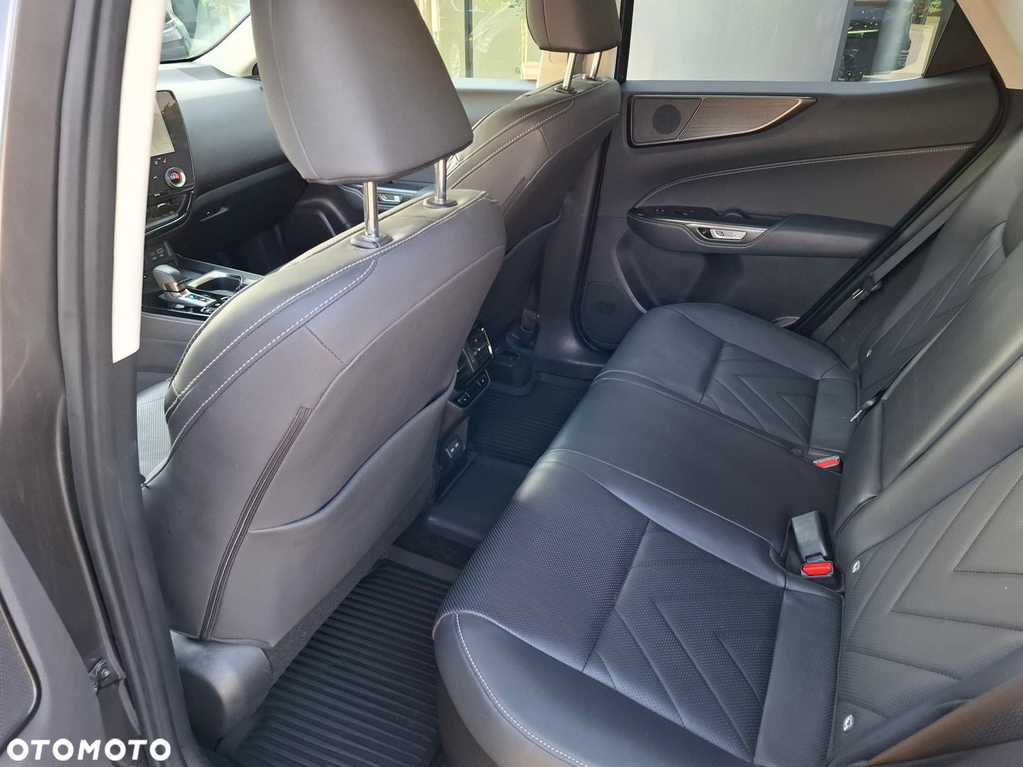 Lexus NX - 16