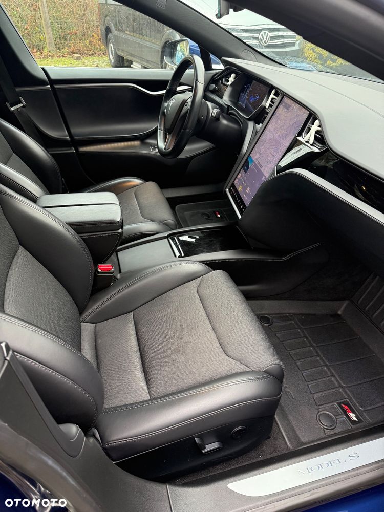 Tesla Model S - 12