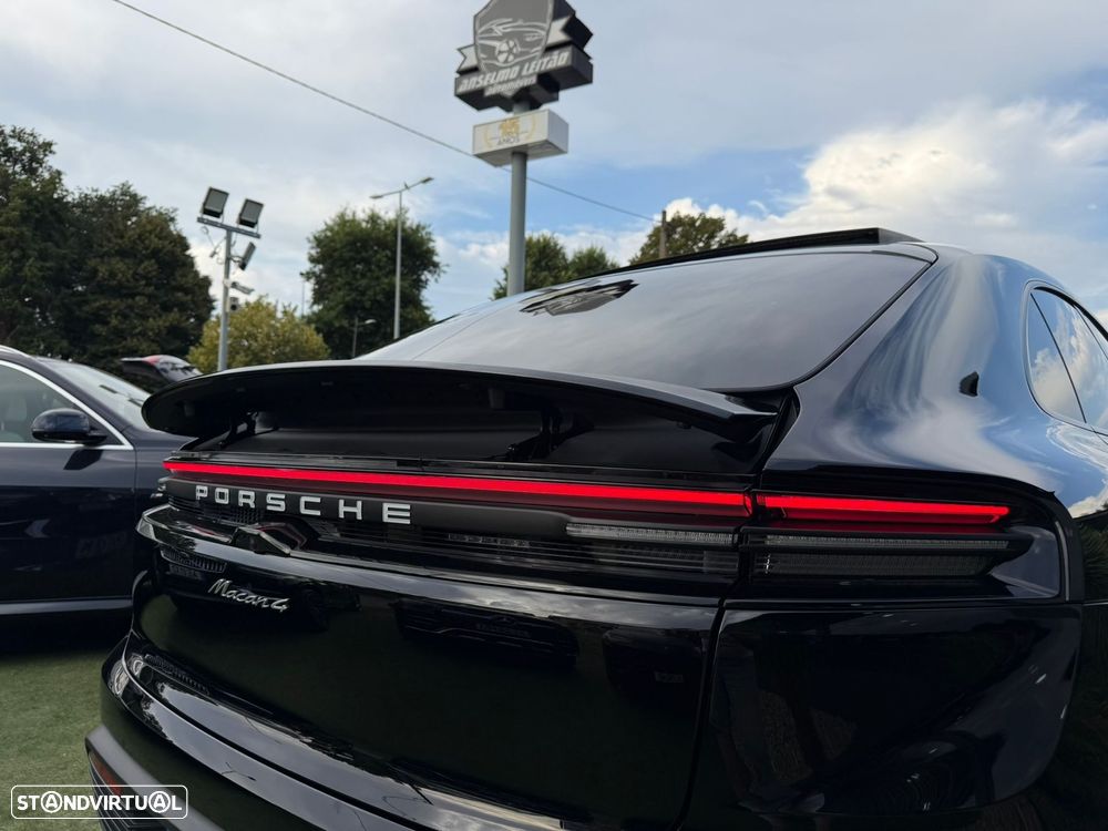 Porsche Macan Electric 4 - 10