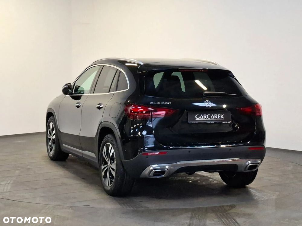 Mercedes-Benz GLA 200 Progressive - 4