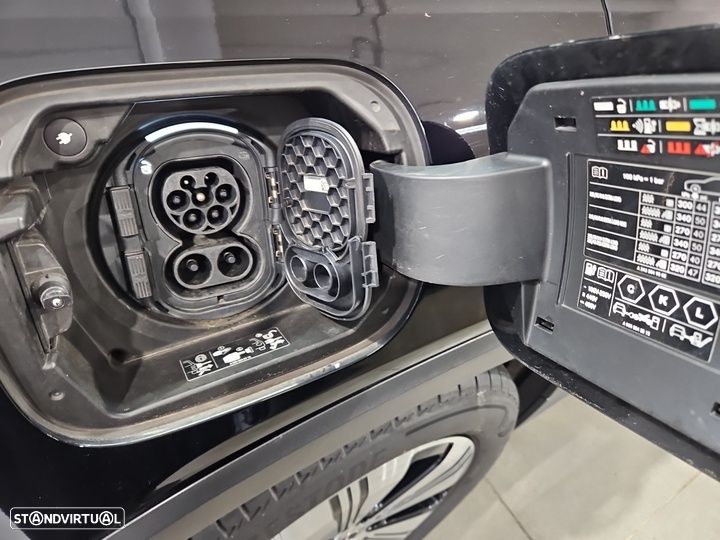 Mercedes-Benz EQB - 12