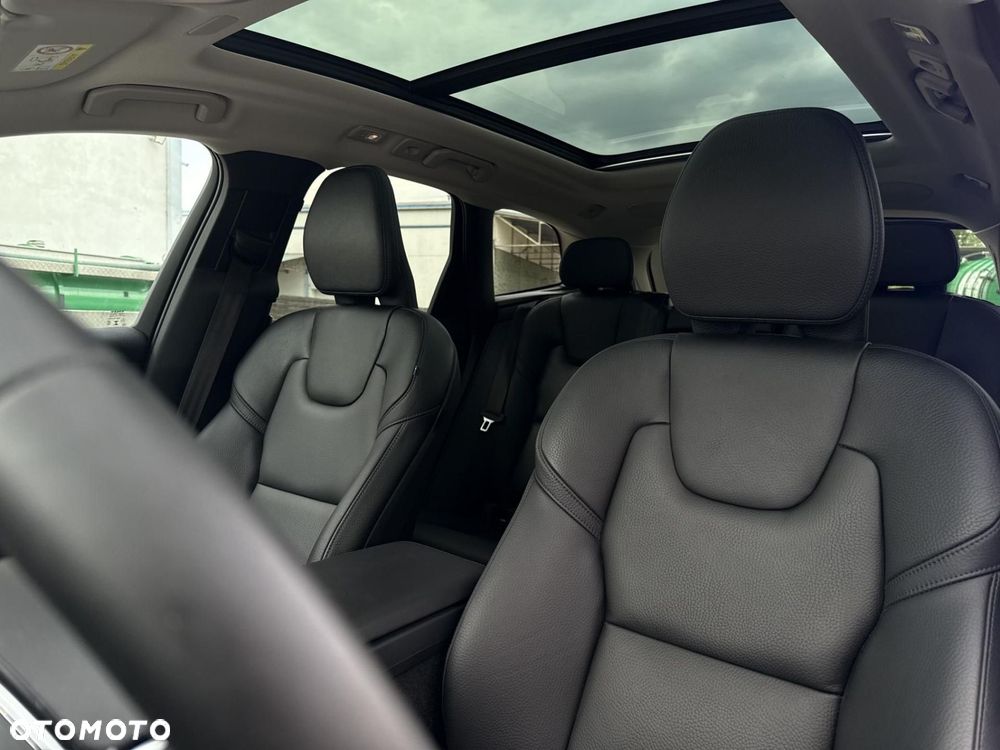 Volvo XC 60 B4 B R-Design - 12