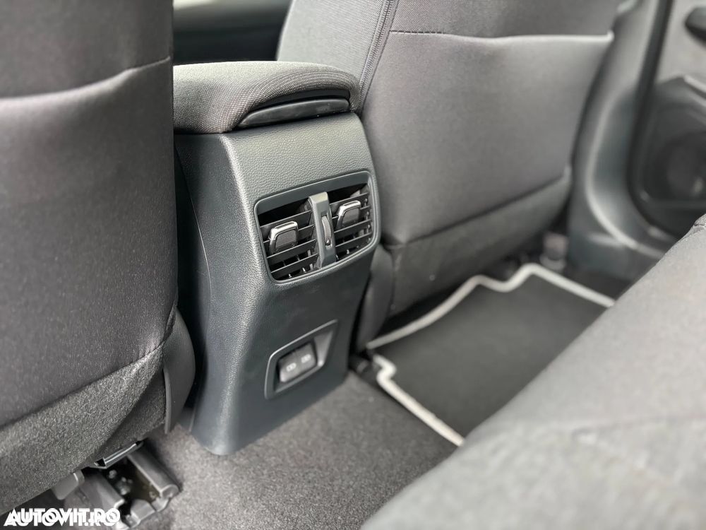 Toyota Corolla 1.8 Hybrid Business Edition - 18