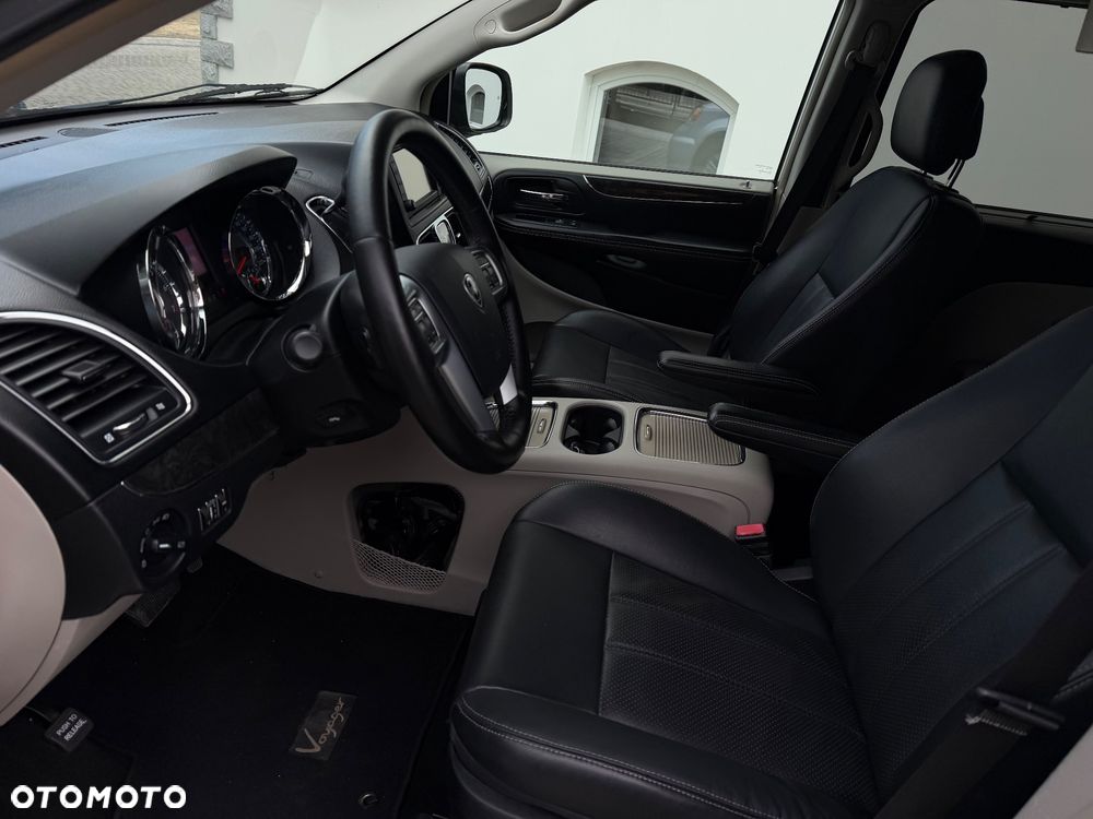 Lancia Voyager 3.6 Silver Euro6 - 26