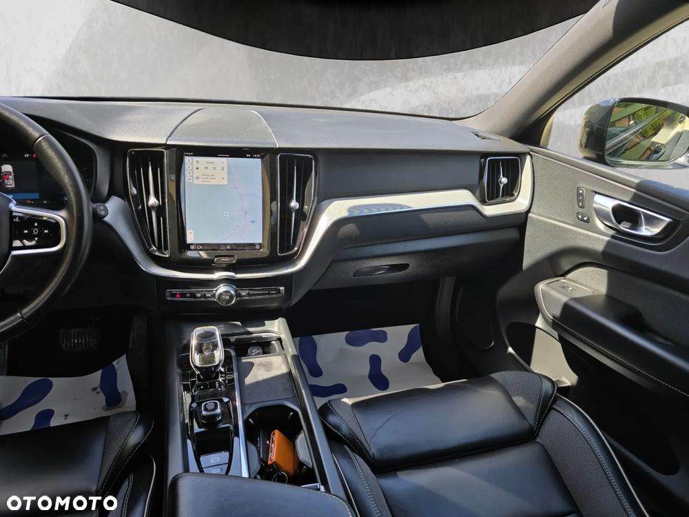 Volvo XC 60 B4 D AWD Plus Dark - 16
