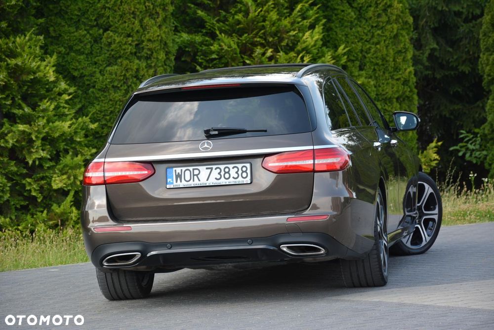 Mercedes-Benz Klasa E 250 9G-TRONIC - 9
