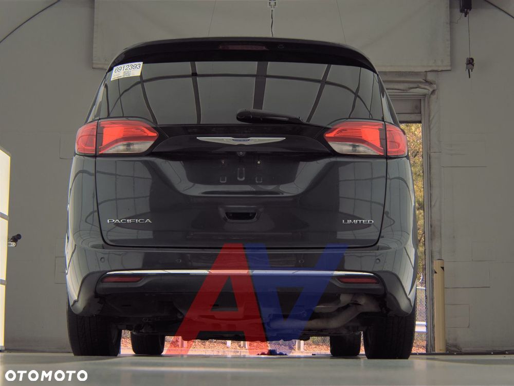 Chrysler Pacifica - 5