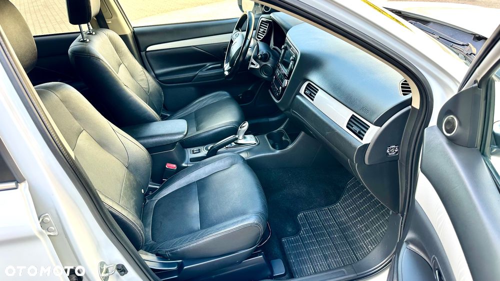 Mitsubishi Outlander 2.0 4WD Plug-In Hybrid - 19