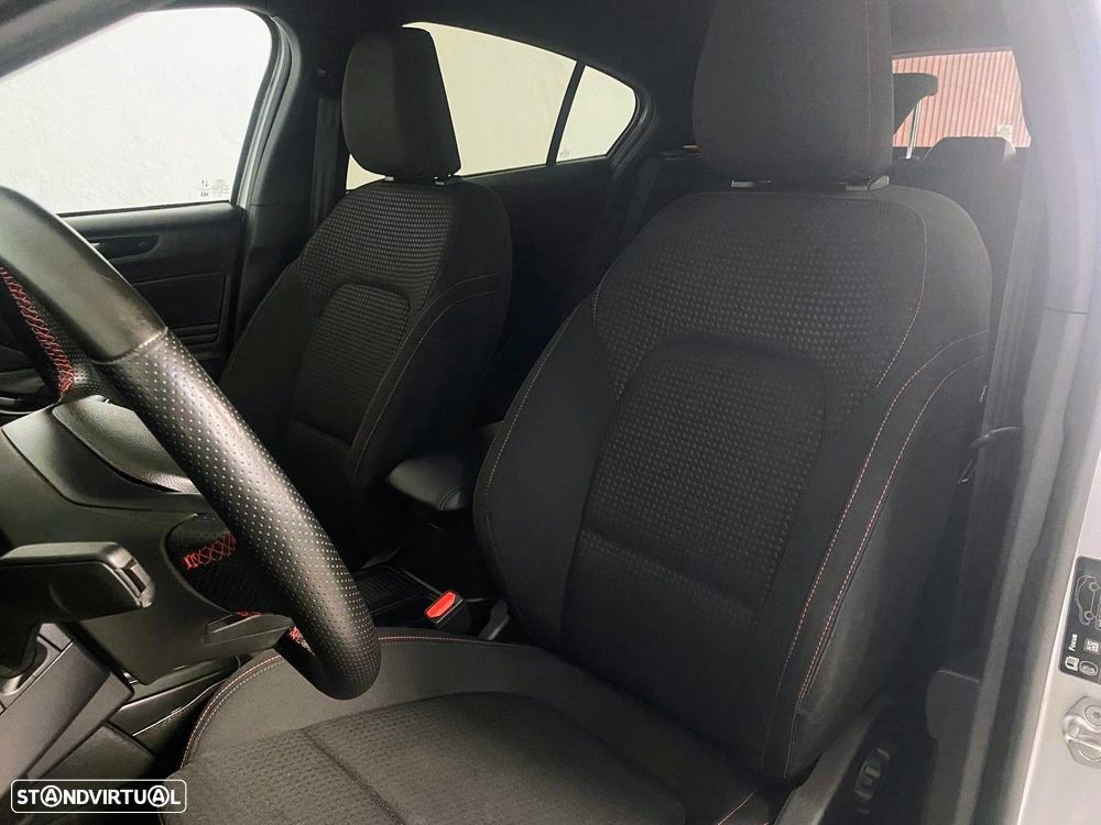 Ford Focus 1.0 EcoBoost MHEV ST-Line - 16