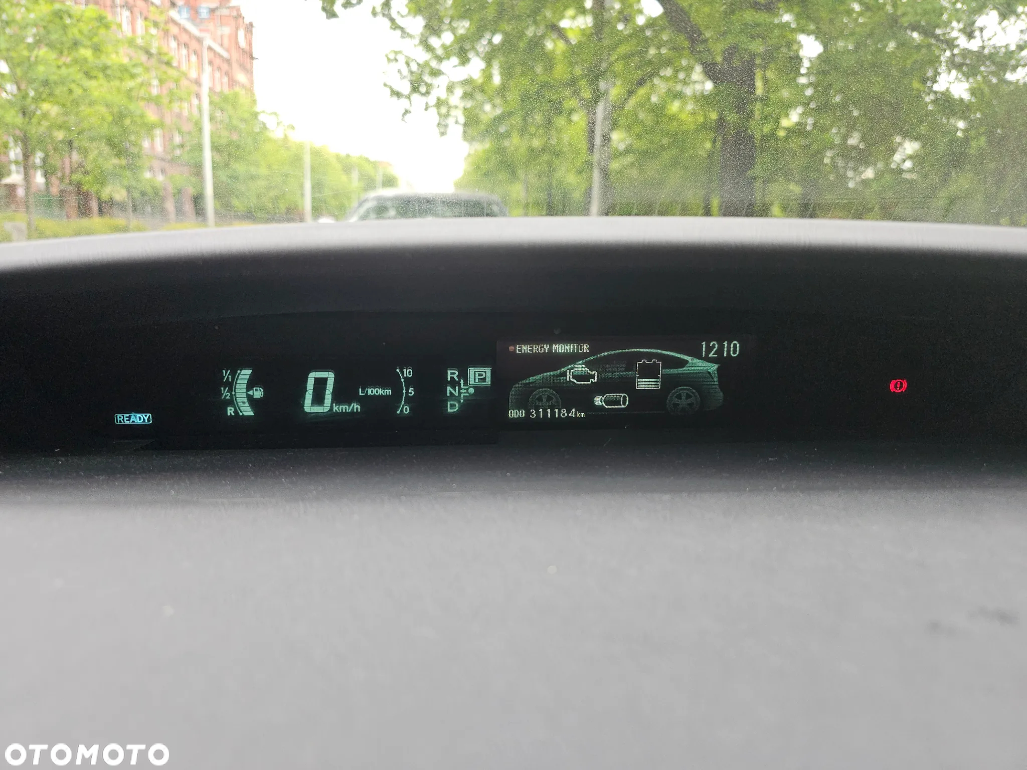 Toyota Prius (Hybrid) - 17