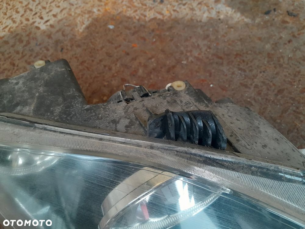 Lampa prawa/lewa przednia / LAMPY PRZEDNIE Seat Tledo II 2 Altea !! - 2