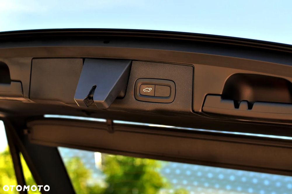 Volvo XC 60 T5 R-Design - 11