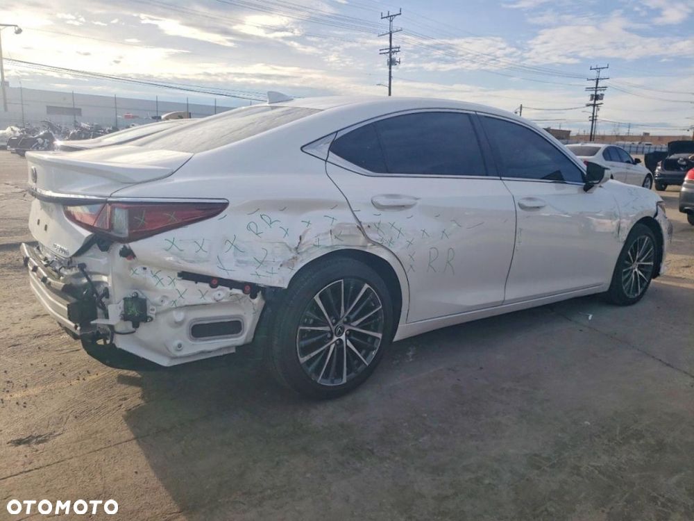 Lexus ES - 3