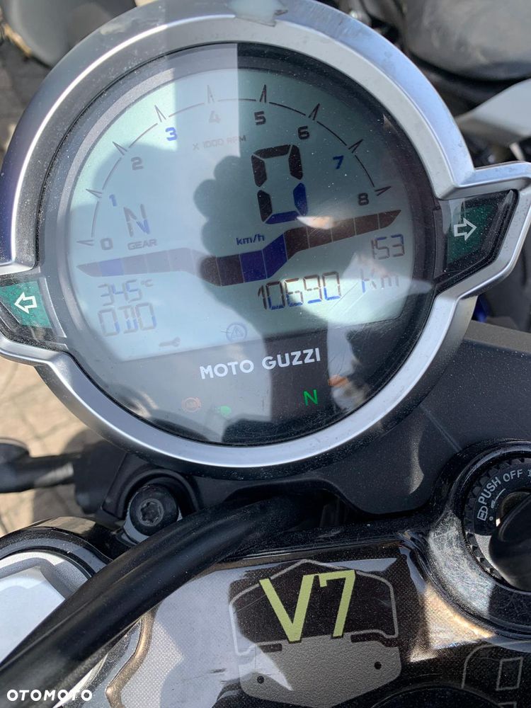 Moto Guzzi V7 - 3