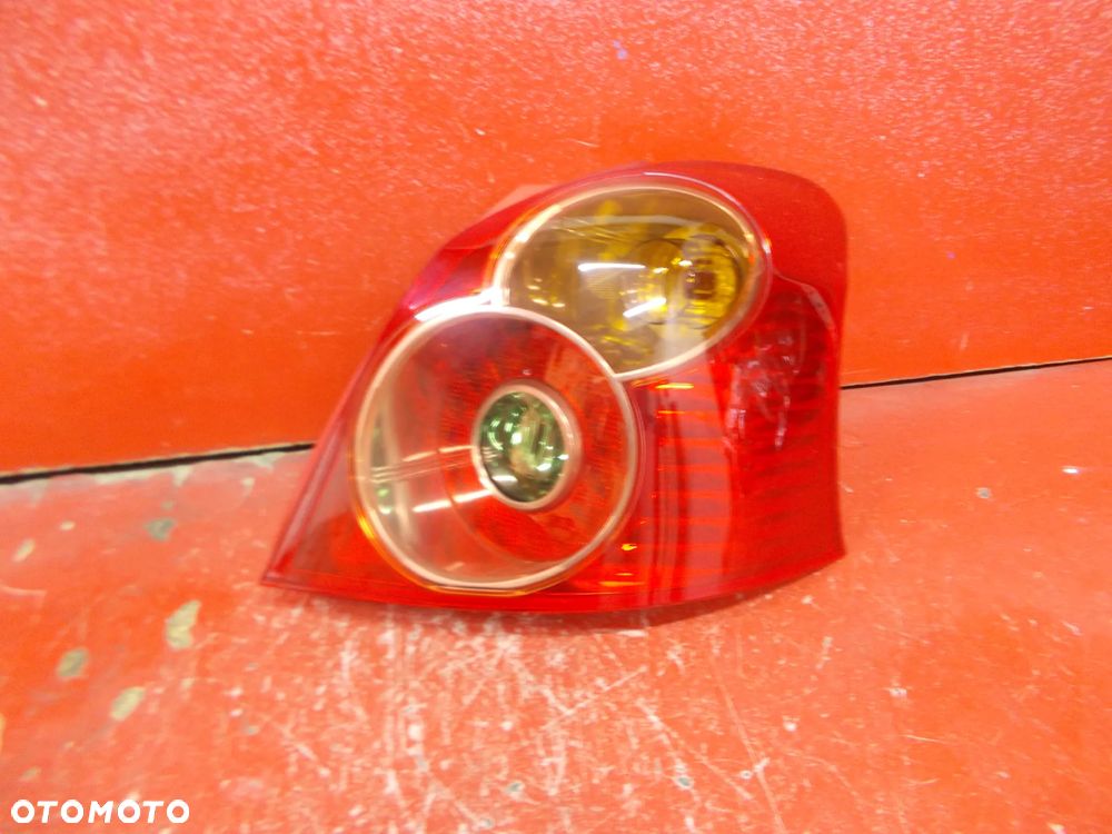TOYOTA YARIS II TS SPORT LAMPA PRAWA TYŁ TYLNA - 1