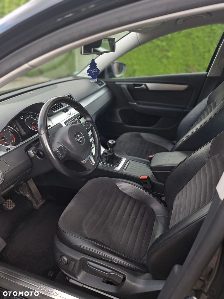 Volkswagen Passat 2.0 TDI 4Motion Comfortline - 17