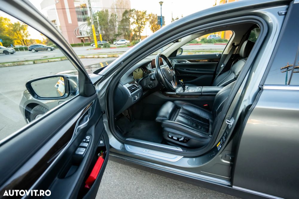 BMW Seria 7 740e iPerformance - 12