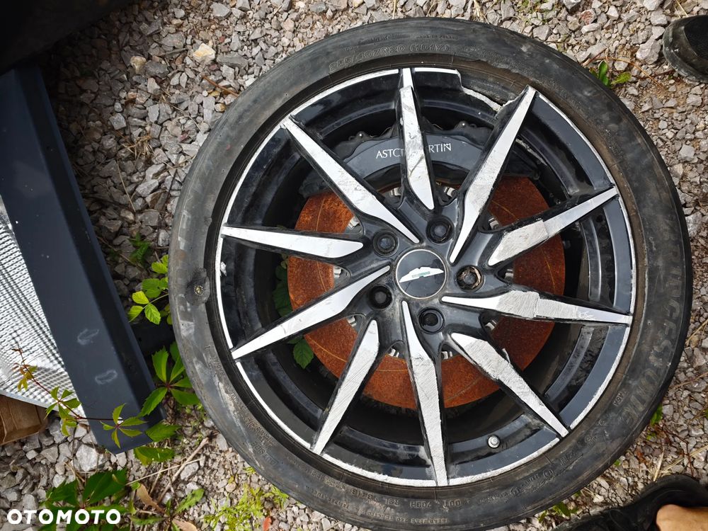 Aston Martin DB11 - 24