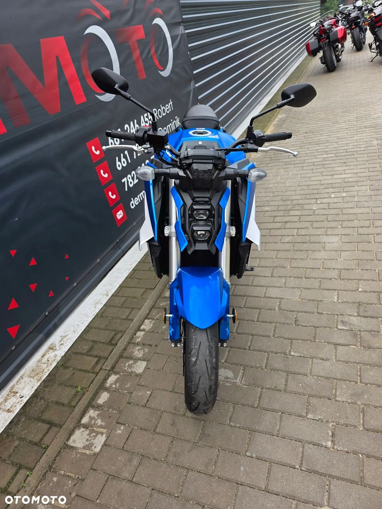 Suzuki GSX - 17