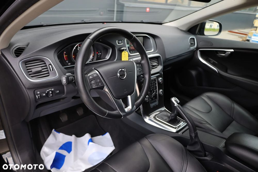 Volvo V40 T2 Inscription - 17